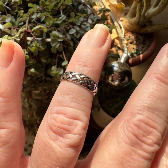 Celtic Weave Sterling Silver Toe Ring - Picture 3 of 4